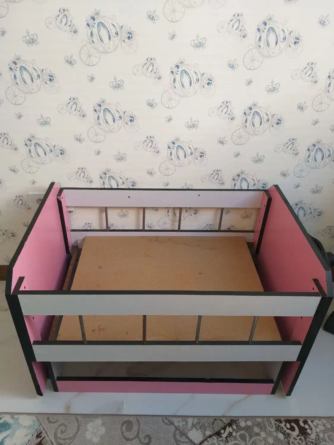 تخت گهواره ای نوزادی تا ۶ماه|تخت و صندلی بچه|ساوه, |دیوار