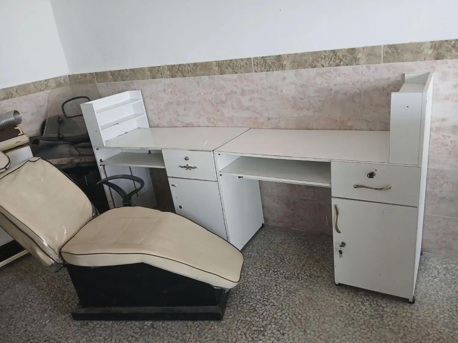 لوازم آرایشگاه|آرایشگاه و سالن‌های زیبایی|بابل, |دیوار