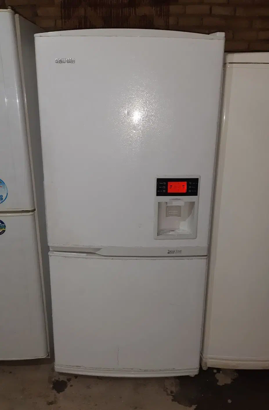 یخچال فریزر اسنوا سالم و تمیز در حد نو بدون برفک|یخچال و فریزر|بروجرد, |دیوار