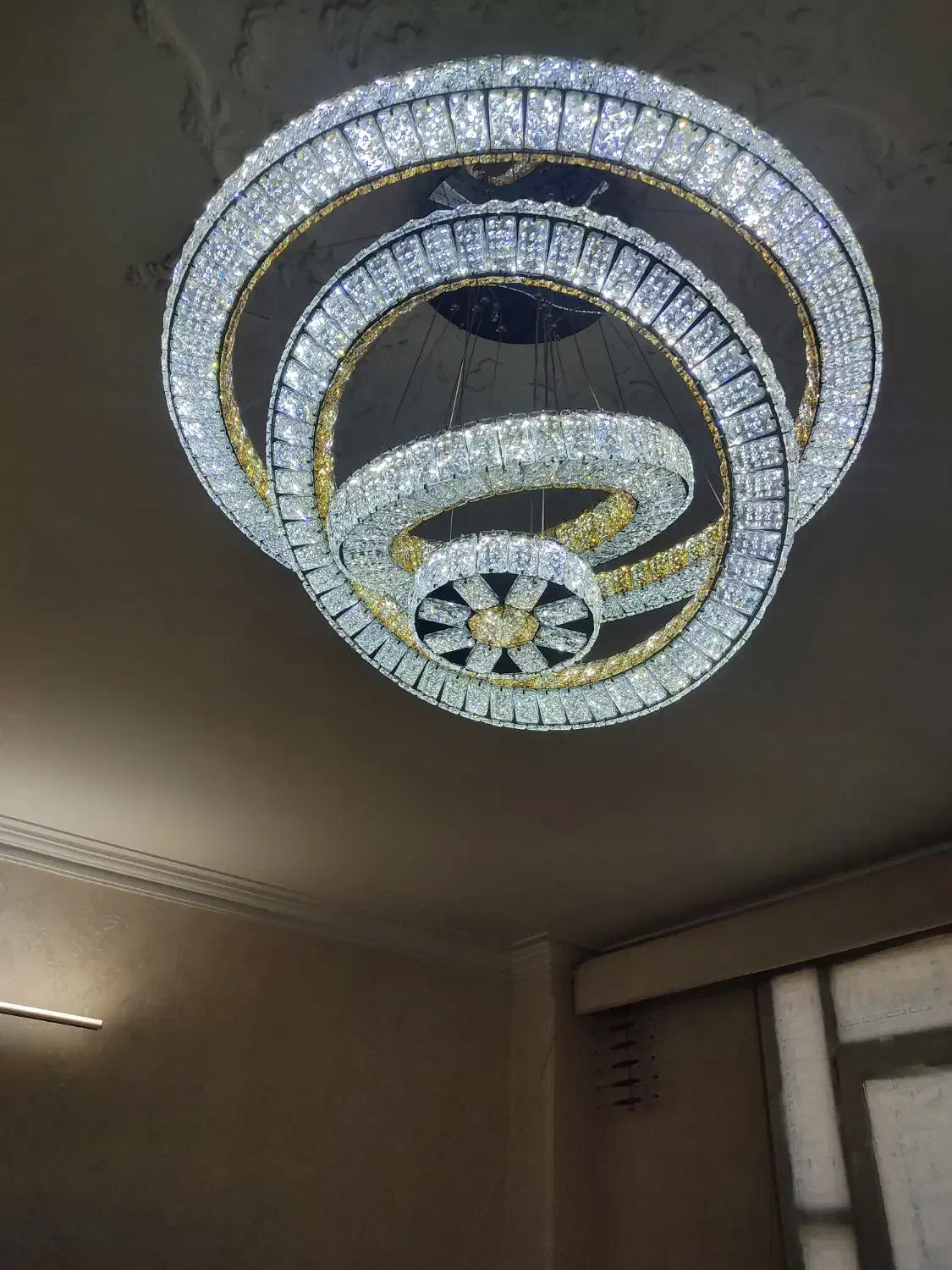 فروش انواع لوسترمدرن ونئوکلاسیک به قیمت تولید|لوستر و چراغ آویز|کرج, کمال‌شهر|دیوار