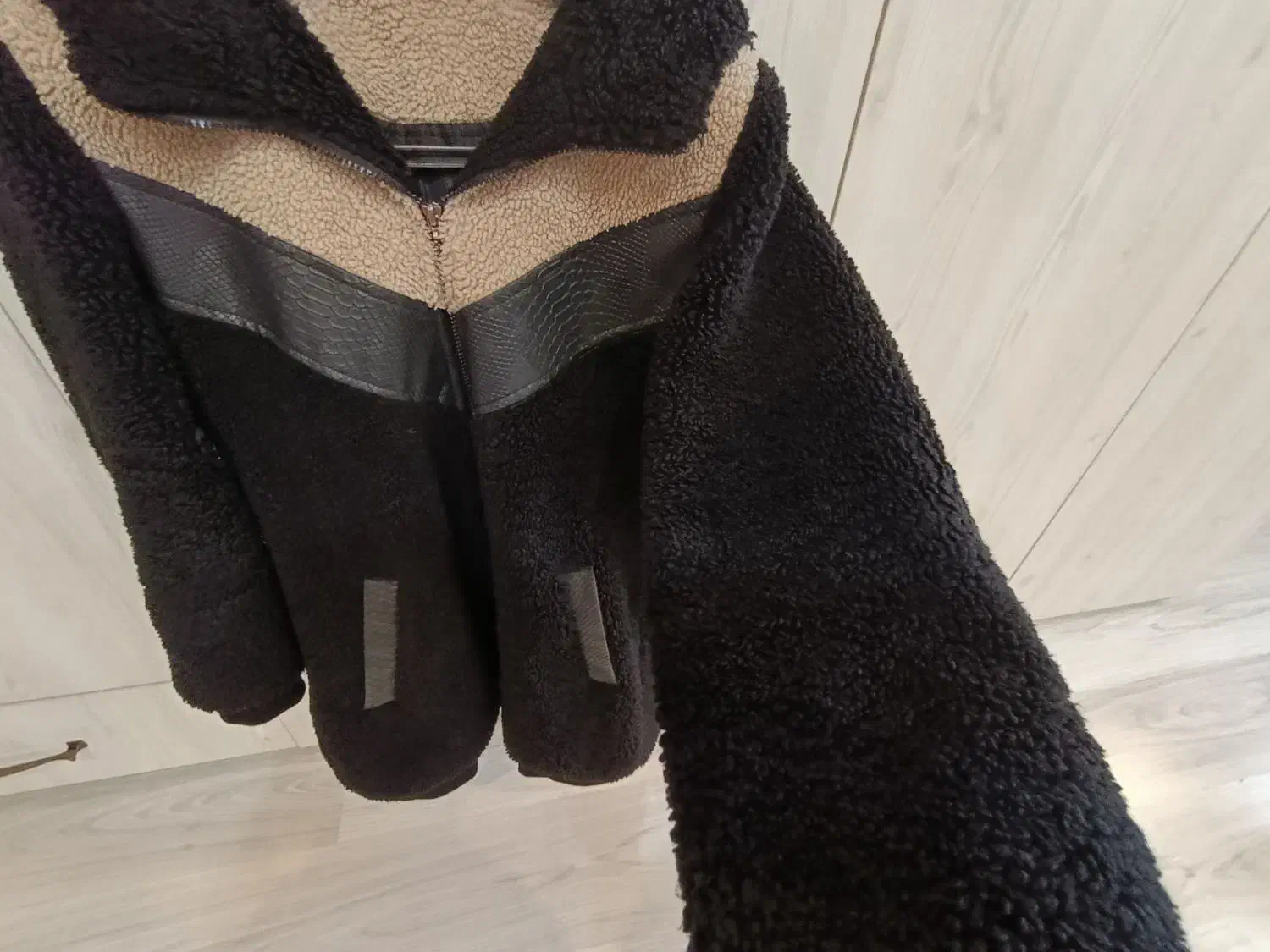 کاپشن کرکی|لباس|خوی, |دیوار