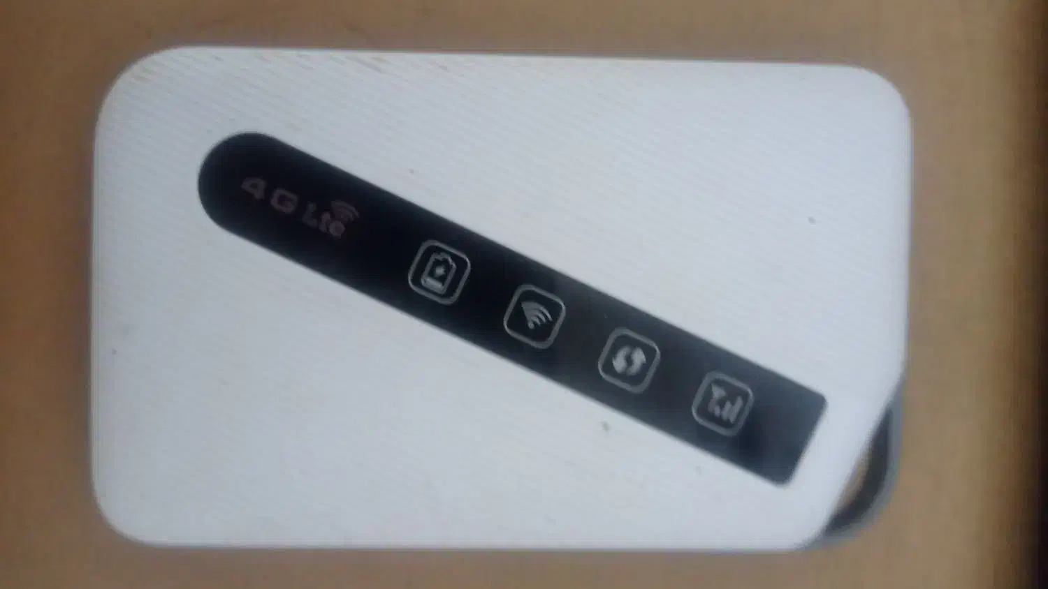 مودم 4G قابل حمل دی لینک DWR-930m نیاز به تعمیر|مودم و تجهیزات شبکه|اردبیل, |دیوار