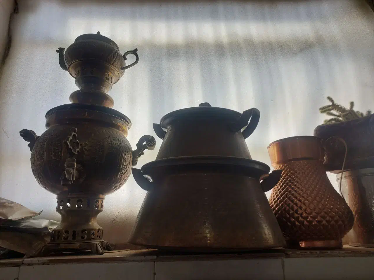 سماور زغالی قدیمی‌. پارچ قدیمی.‌. وقلفی هست|کلکسیون اشیاء عتیقه|سبزوار, شرق کال جنوبی (شمس آبادی)|دیوار