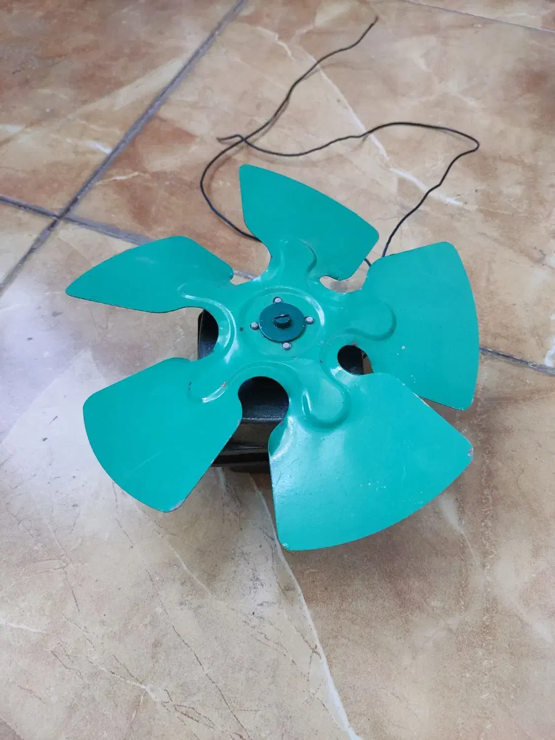 هواکش|پنکه و تصفیهکنندهٔ هوا|اندیشه, اندیشه فاز ۳|دیوار