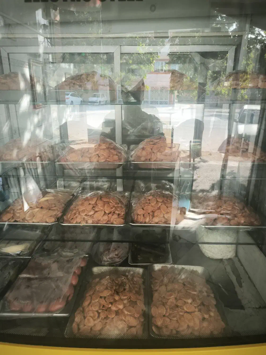 نیروی خانم پاره وقت . صبح|استخدام خدمات فروشگاه و رستوران|نیشابور, بلوار گلها|دیوار