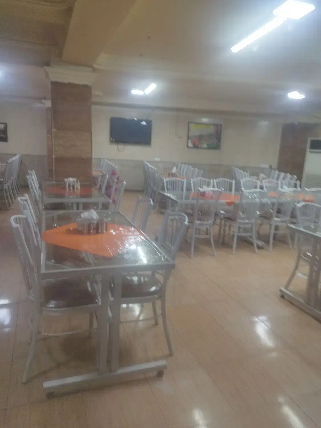 کارگر ساده رستوران(فقط آقا)|استخدام خدمات فروشگاه و رستوران|تبریز, |دیوار