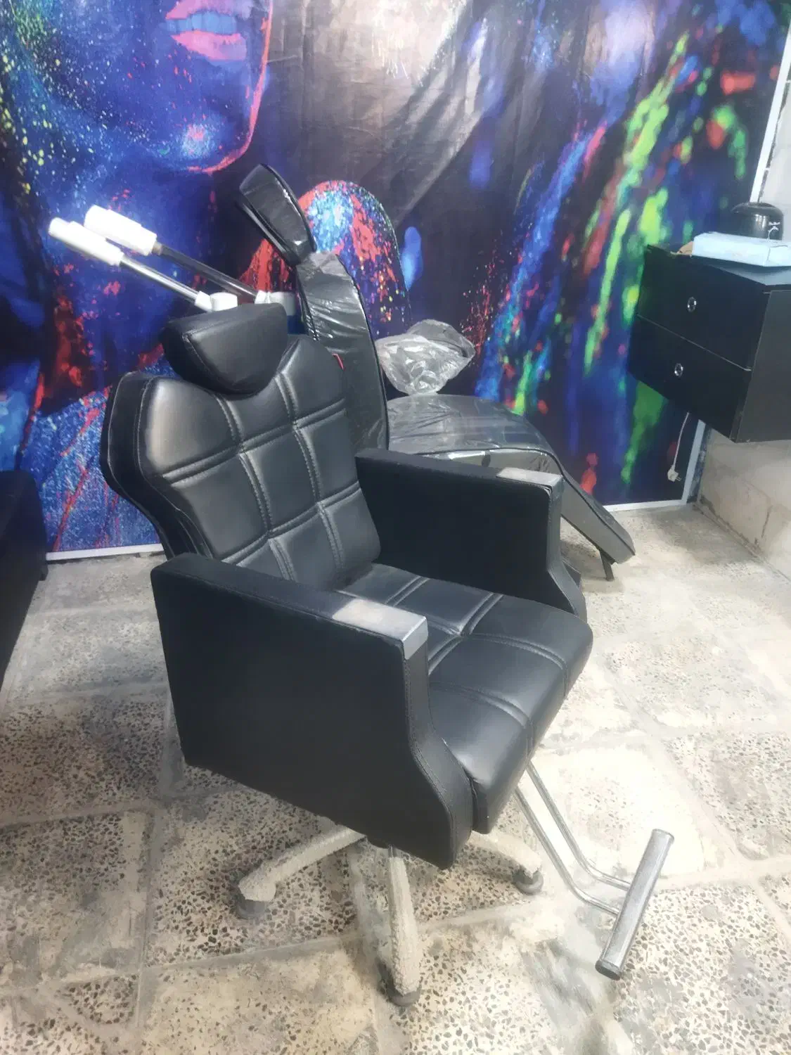 صندلی اصلاح|آرایشگاه و سالن‌های زیبایی|دهلران, |دیوار