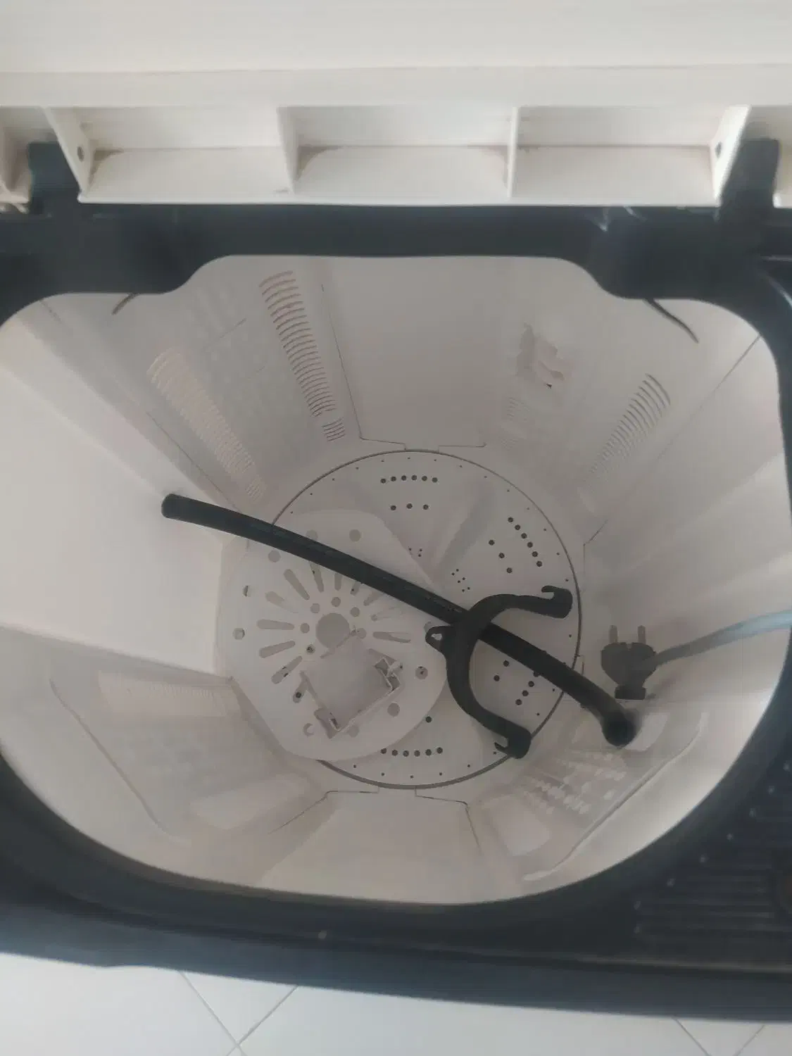 کهنه شور ۶کیلویی|ماشین لباسشویی و خشک‌کن لباس|هشتگرد, فاز ۱ مهستان|دیوار