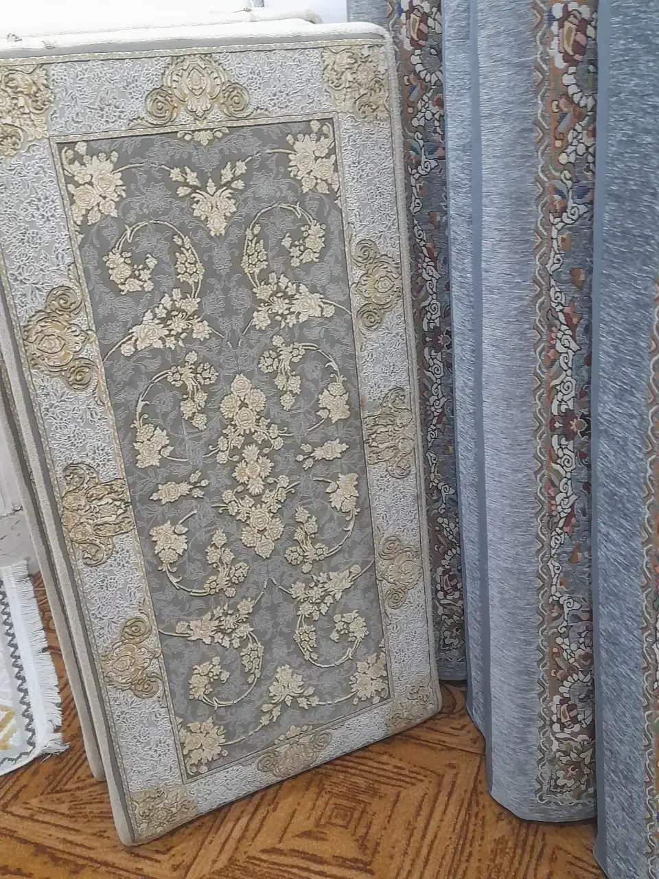 پشتی کاملا نو و تمیز و سالم|پشتی|رامهرمز, |دیوار