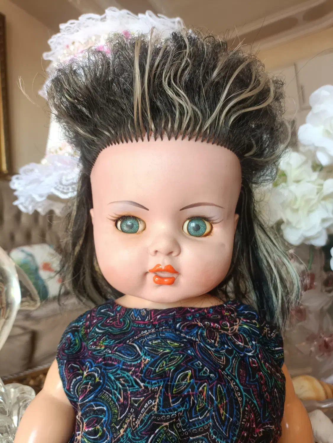 عروسک قدیمی استخوانی|اسباببازی بچه|قلعه نو, |دیوار