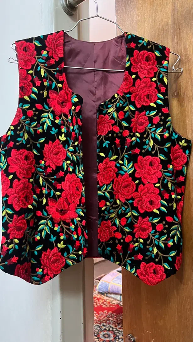 یک عدد جلیقه ویک عدد مانتو نو|لباس|سبزوار, کوی گلستان|دیوار