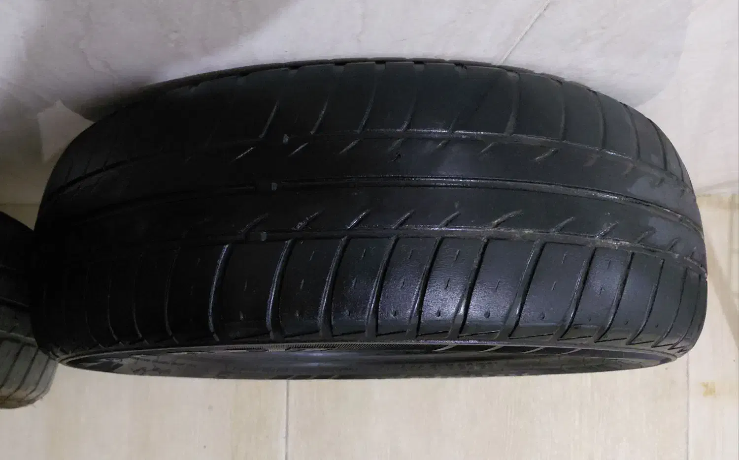 لاستیک پراید.  و پخش صوتی  مگسیدر|قطعات یدکی و لوازم جانبی|انگوران, |دیوار