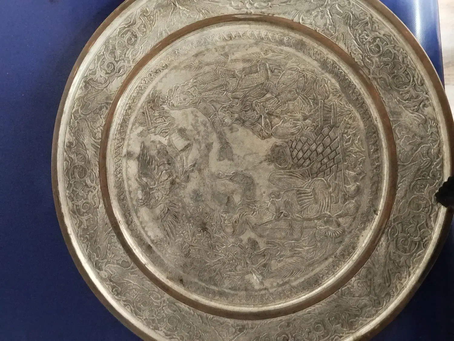 سینی مسی|کلکسیون اشیاء عتیقه|شیراز, کوشک میدان|دیوار