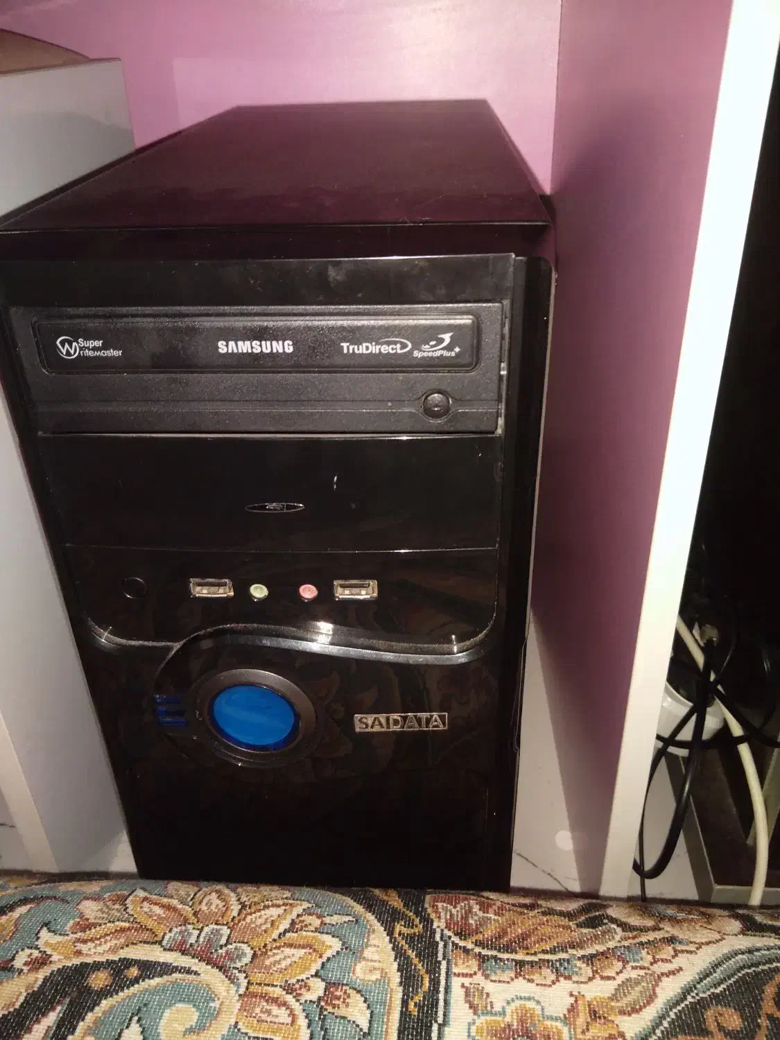 کامپیوتر و میز|رایانه رومیزی|گلپایگان, |دیوار