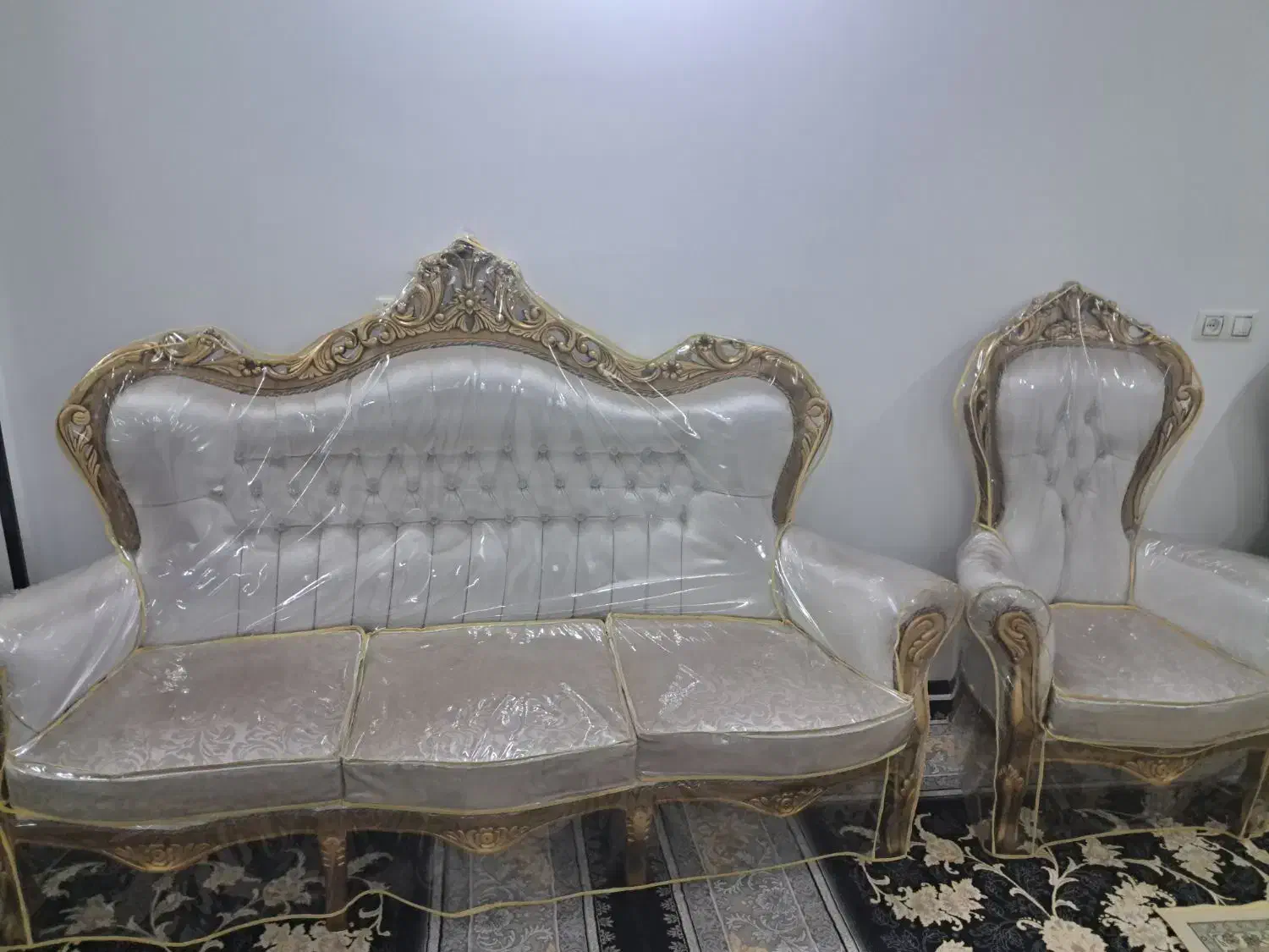 مبل سلطنتی ۱۲ نفر با اعداد میز بزرگ و۴عدد عسلی|مبلمان خانگی و میز عسلی|پیر بکران, |دیوار