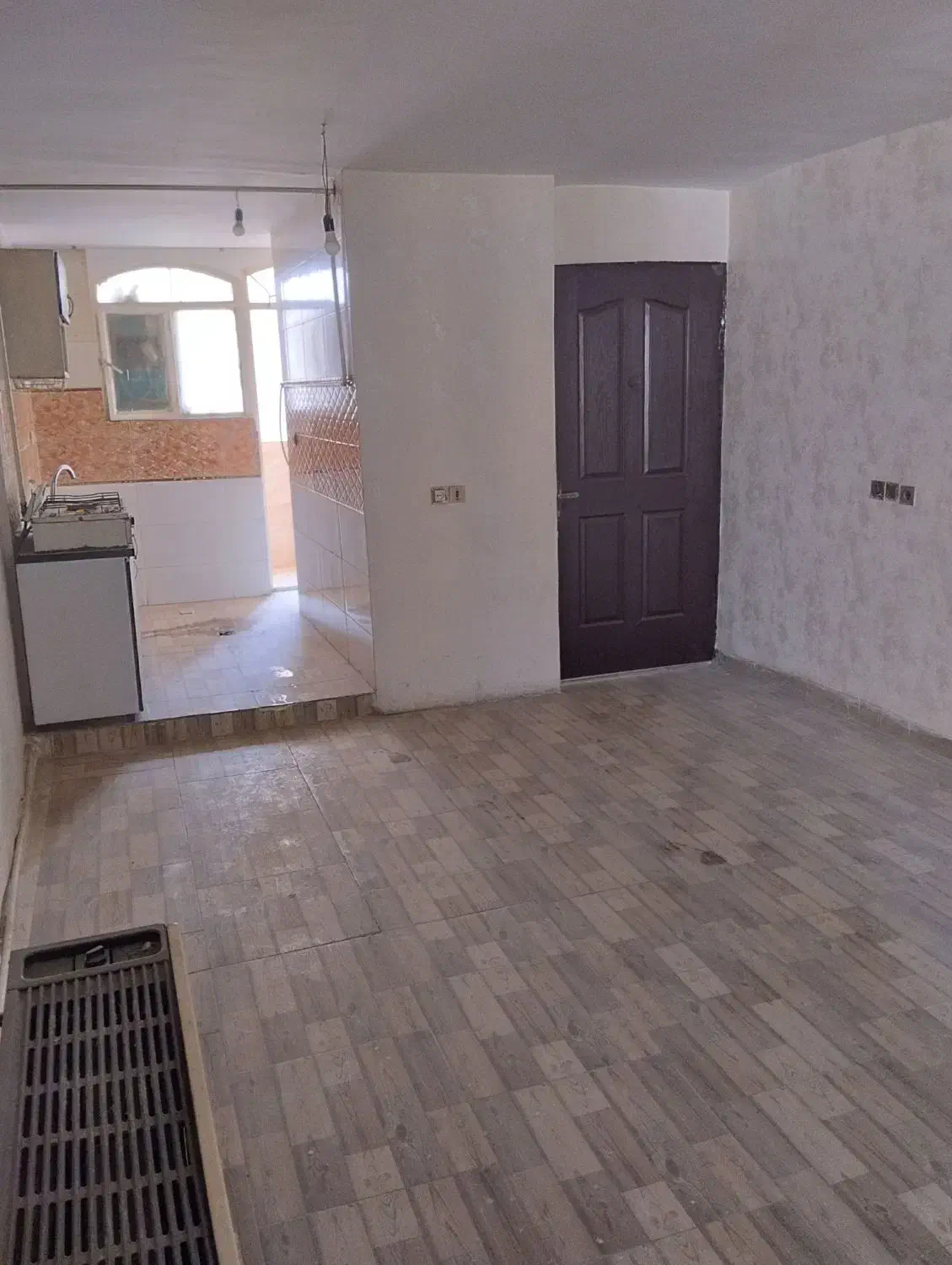 واحد ۵۰ متری طبقه سوم قیمت مناسب ( 750میلیون)|فروش آپارتمان|فردوسیه, |دیوار