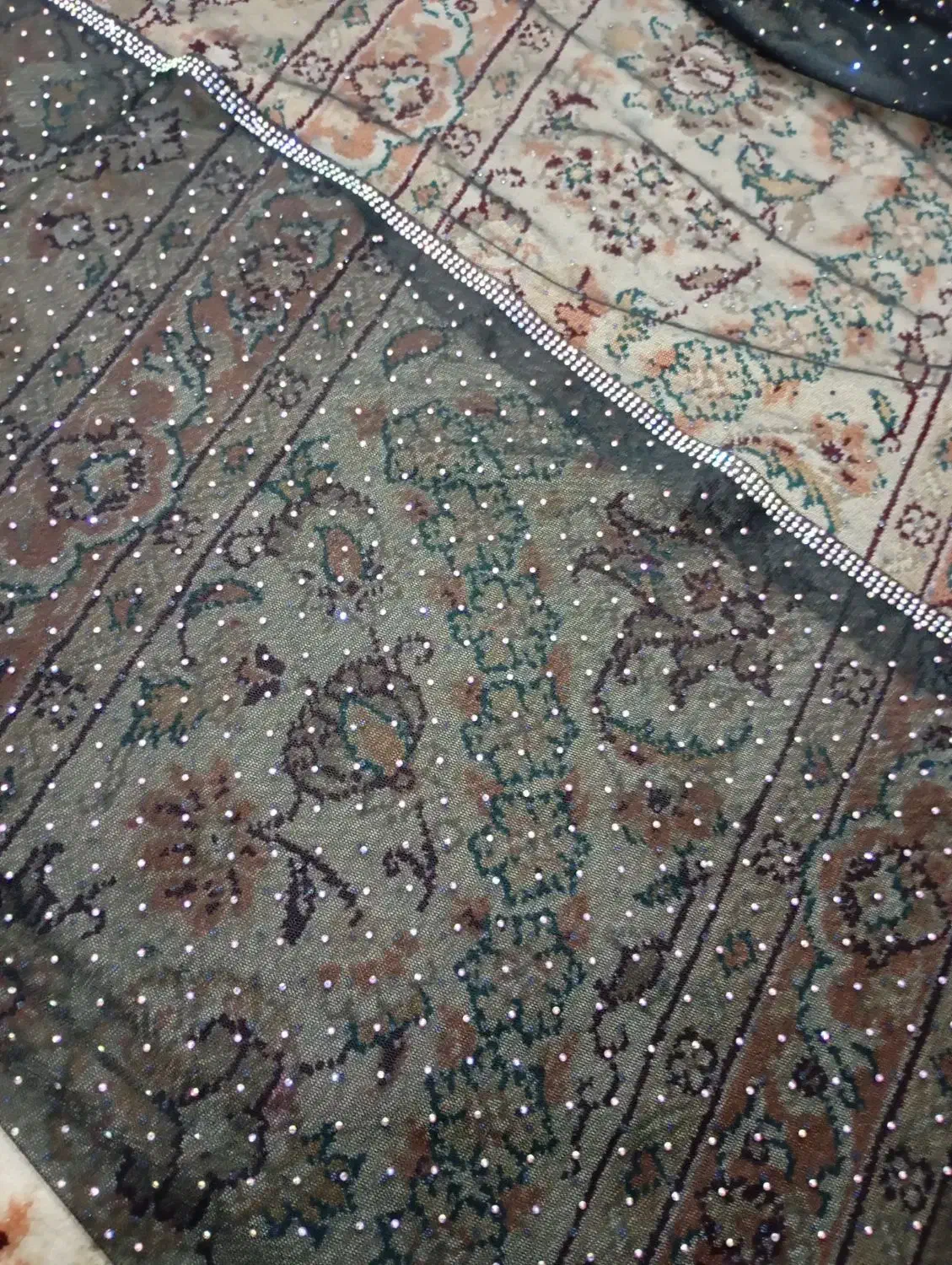 لیسی تور نگینی|لباس|شمیل, |دیوار