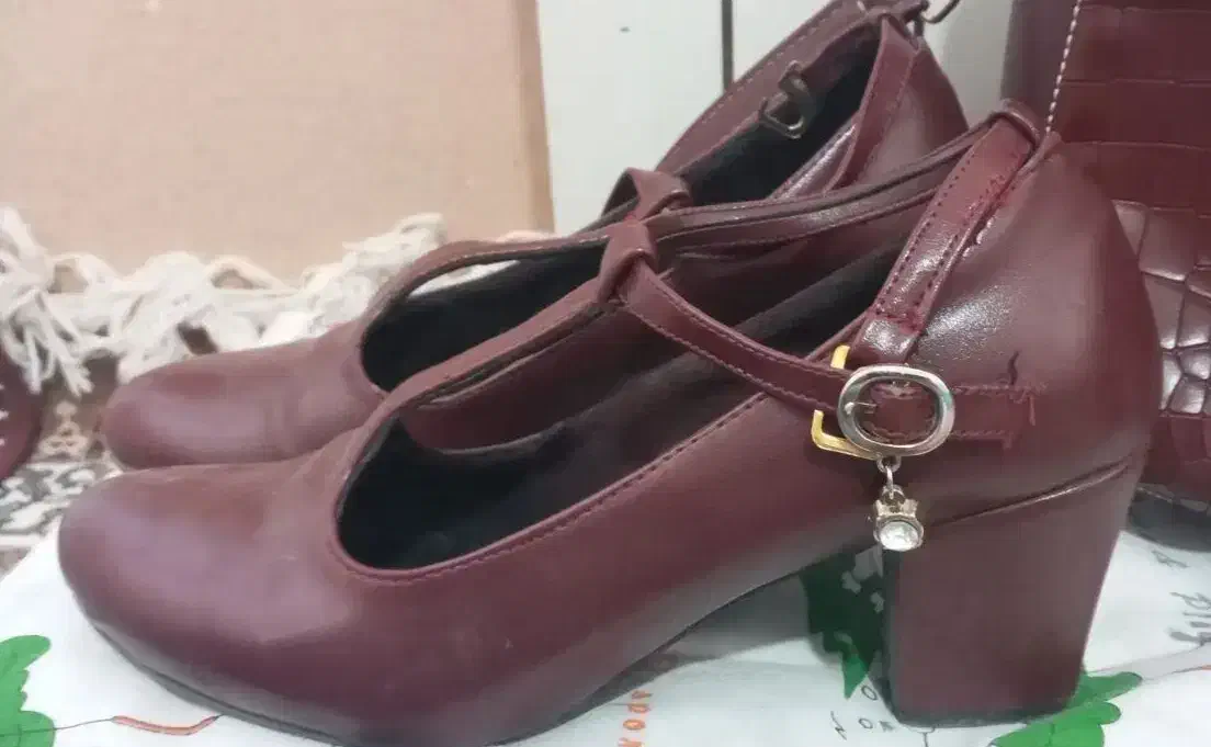 سایز ۳۸ کوچک عنابی رنگ|کیف، کفش، کمربند|دورود, |دیوار