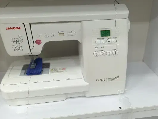 متنوع ترین چرخ خیاطی ژانومه را از ما بخواهید|چرخ خیاطی و ریسندگی|شیراز, زند|دیوار