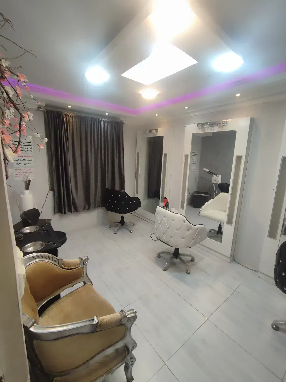 اجاره اتاق در سالن زیبایی محدوده فلکه گاز|اجارهٔ دفتر کار، اتاق اداری، مطب|رشت, نظری|دیوار
