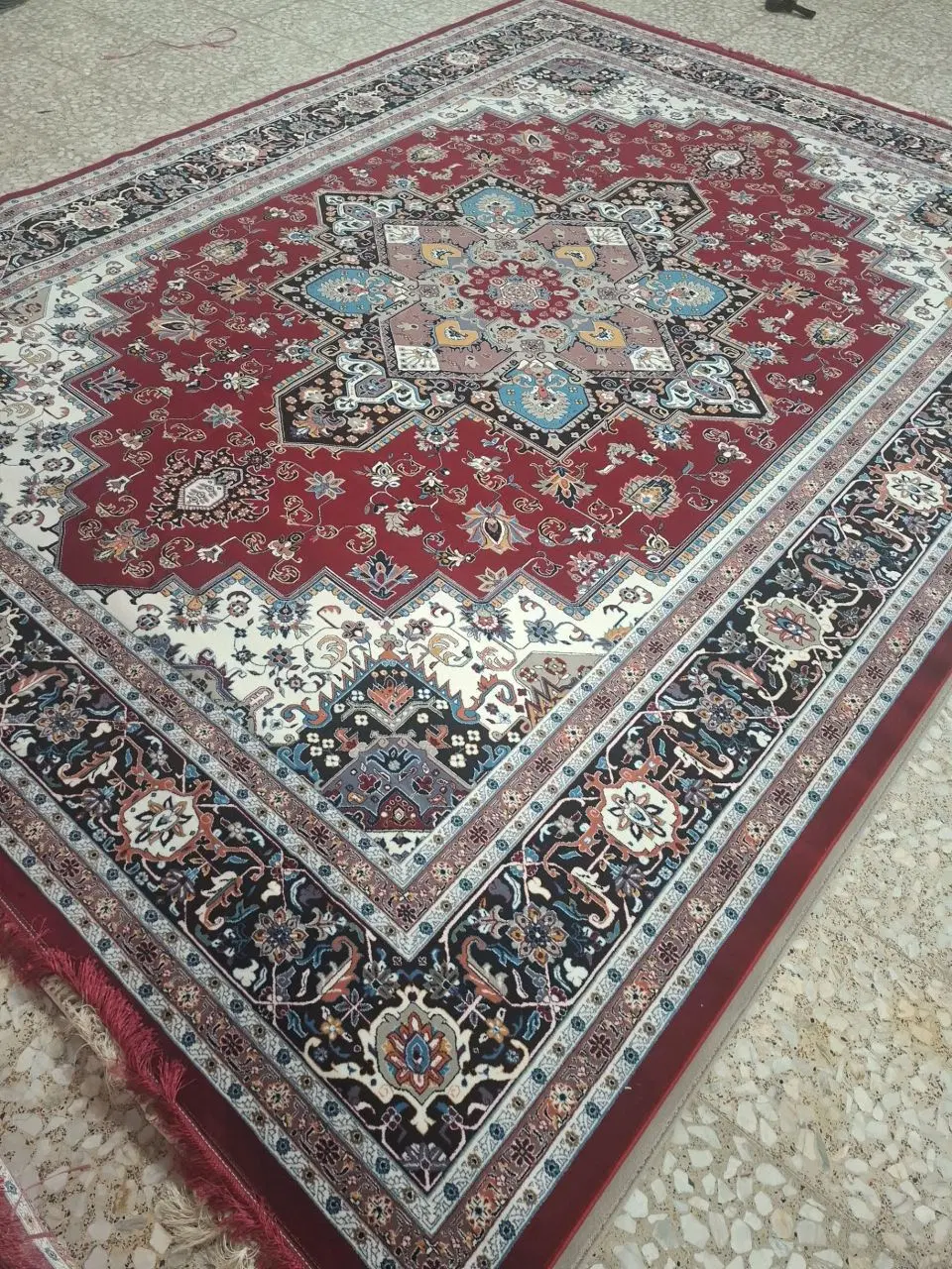 حراجی ارزانی قالی فرش شرکت ورشکست شده زیر قیمت|فرش|اصفهان, رزمندگان|دیوار
