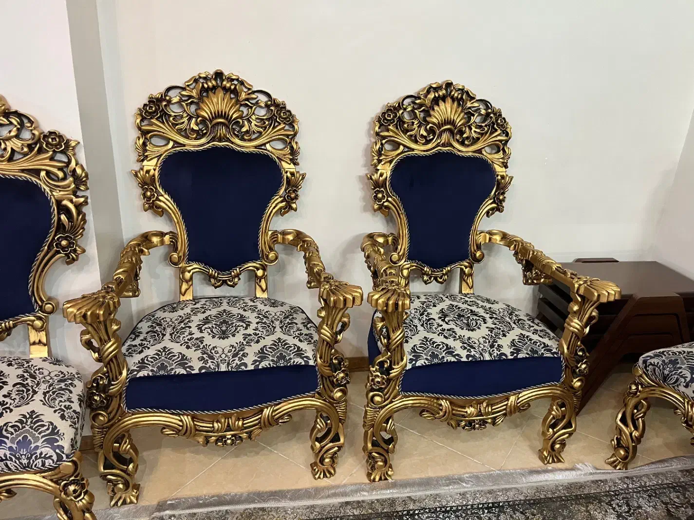 مبل سلطنتی|مبلمان خانگی و میز عسلی|فولادشهر, C1|دیوار