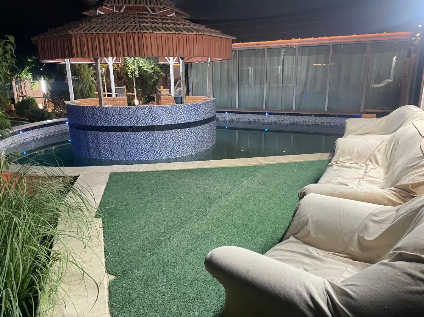 اجاره ویلا و باغ و سالن جشن دورهمی تولد|اجارهٔ کوتاهمدت ویلا و باغ|اصفهان, سرشبادران|دیوار