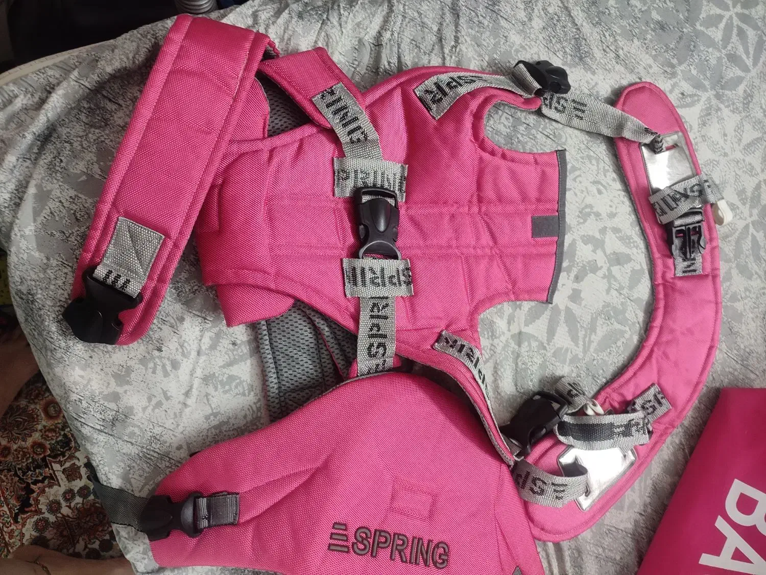 آغوشی نوزاد بهمراه ساک مامی بگ دخترونه کریر صورتی|اسباب و اثاث بچه|تهران, مشیریه|دیوار