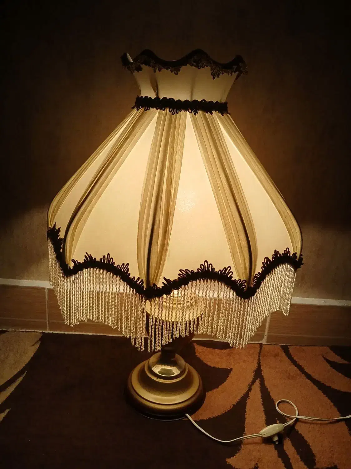 یک عدد آباژور نو|چراغ خواب و آباژور|نیشابور, شهید جعفری|دیوار