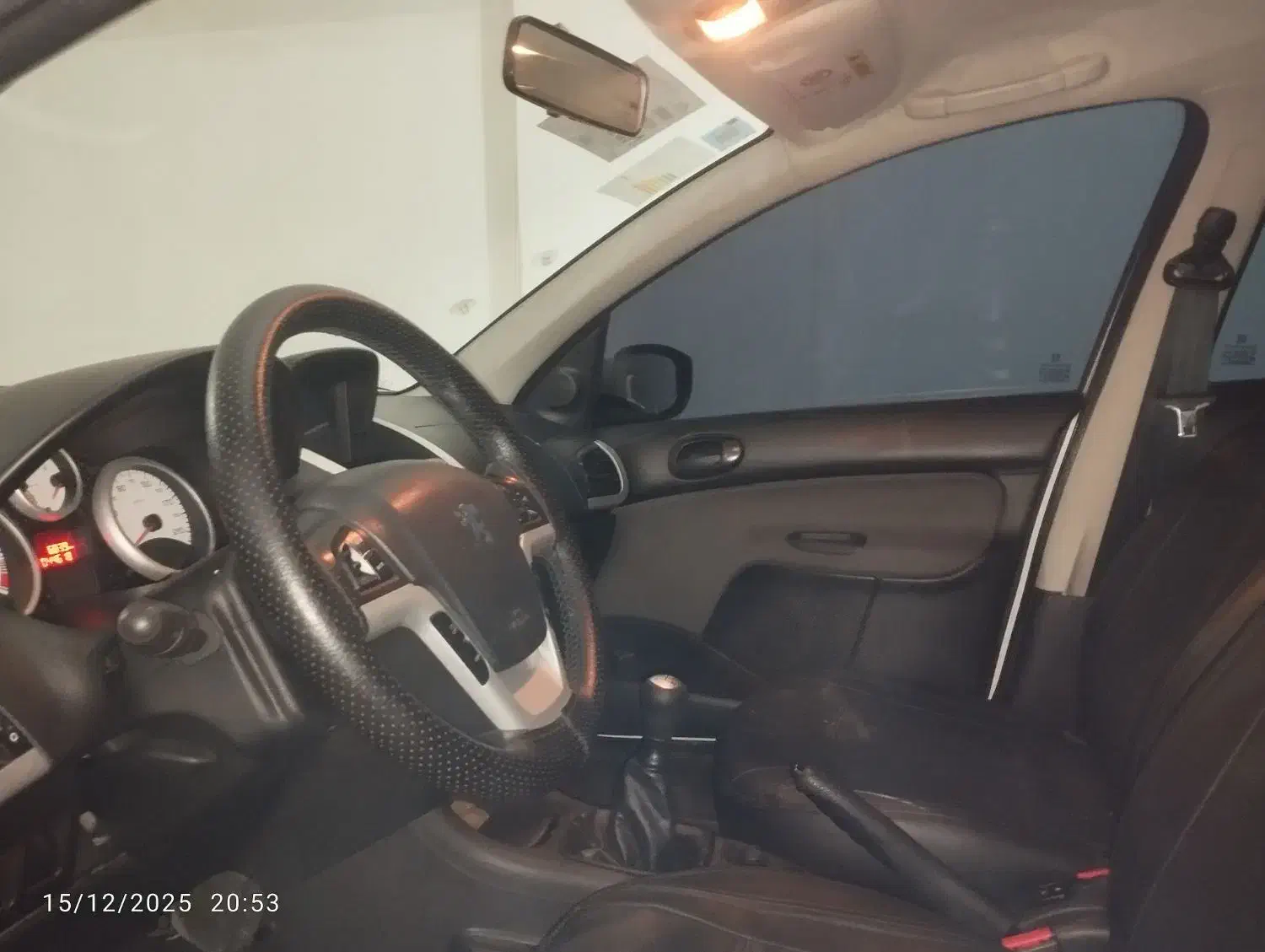 پژو ۲۰۷ دنده ای مدل ۴۰۱|خودرو سواری و وانت|بروجرد, |دیوار