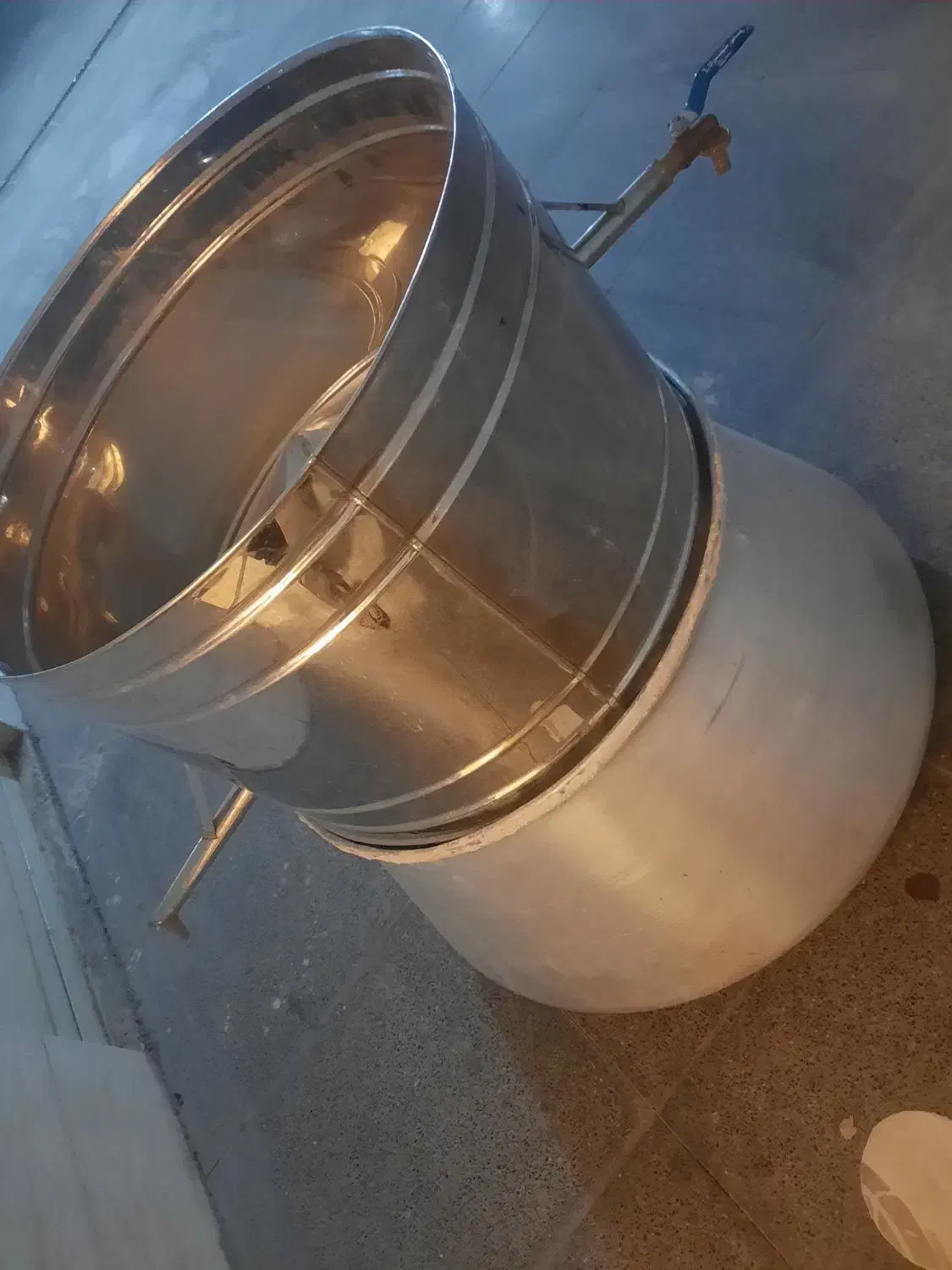 دیگ گلاب گیری در حد نو|ظروف پخت‌وپز|یزد, |دیوار