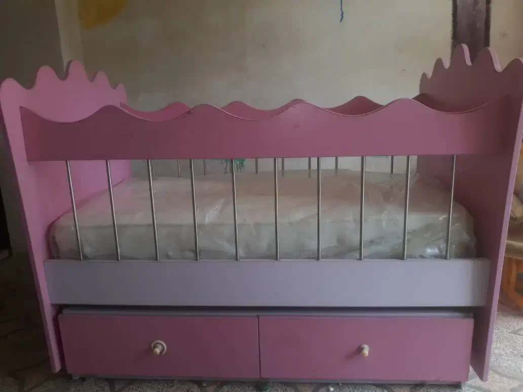 تخت کودک همراه تشک|تخت و صندلی بچه|رشت, پاره بیجار|دیوار