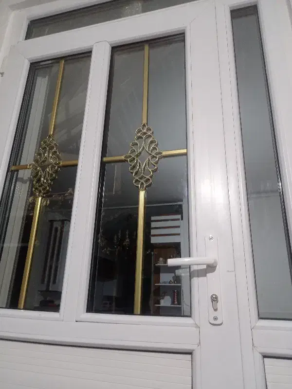 تعمیر وریگلاژ در وپنجره پی وی سی|خدمات پیشه و مهارت|اراک, |دیوار