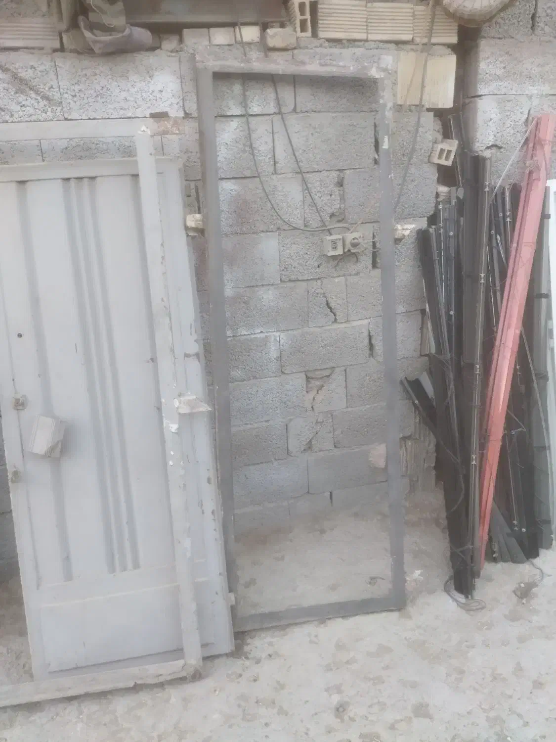 درب حیاط وپنجره|مصالح و تجهیزات ساختمان|فلاورجان, |دیوار