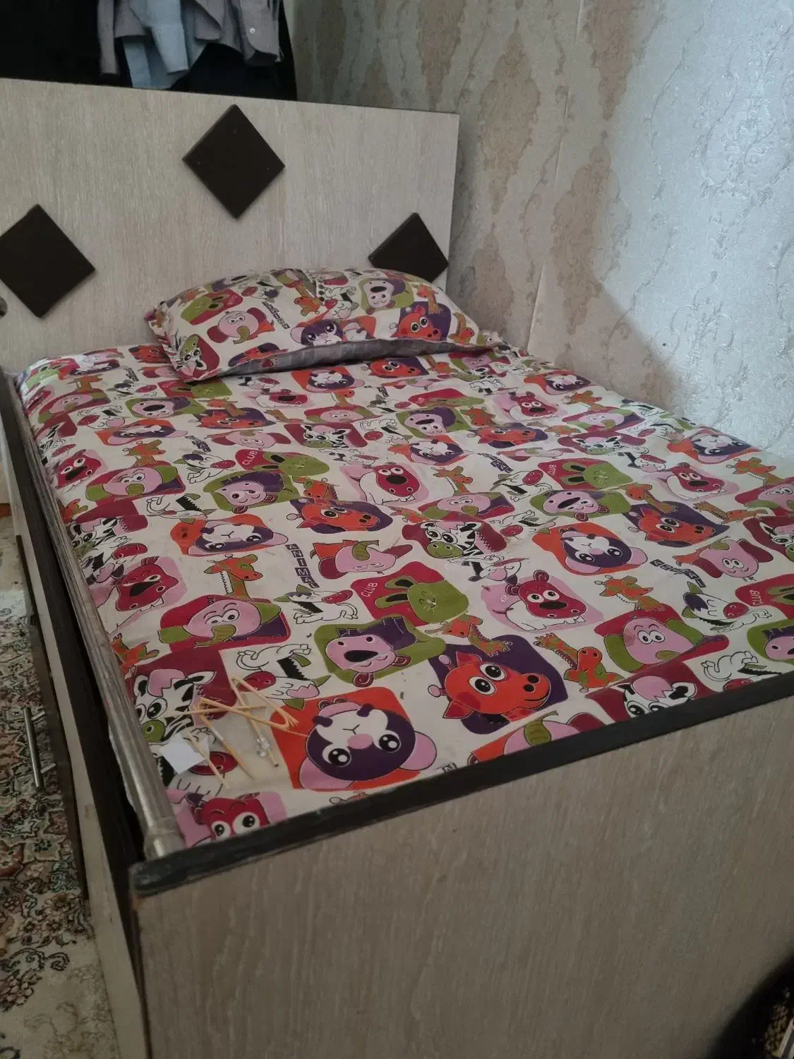 تخت کودک همراه با تشک و متکا|تخت و صندلی بچه|نیشابور, شهرک فرهنگیان|دیوار