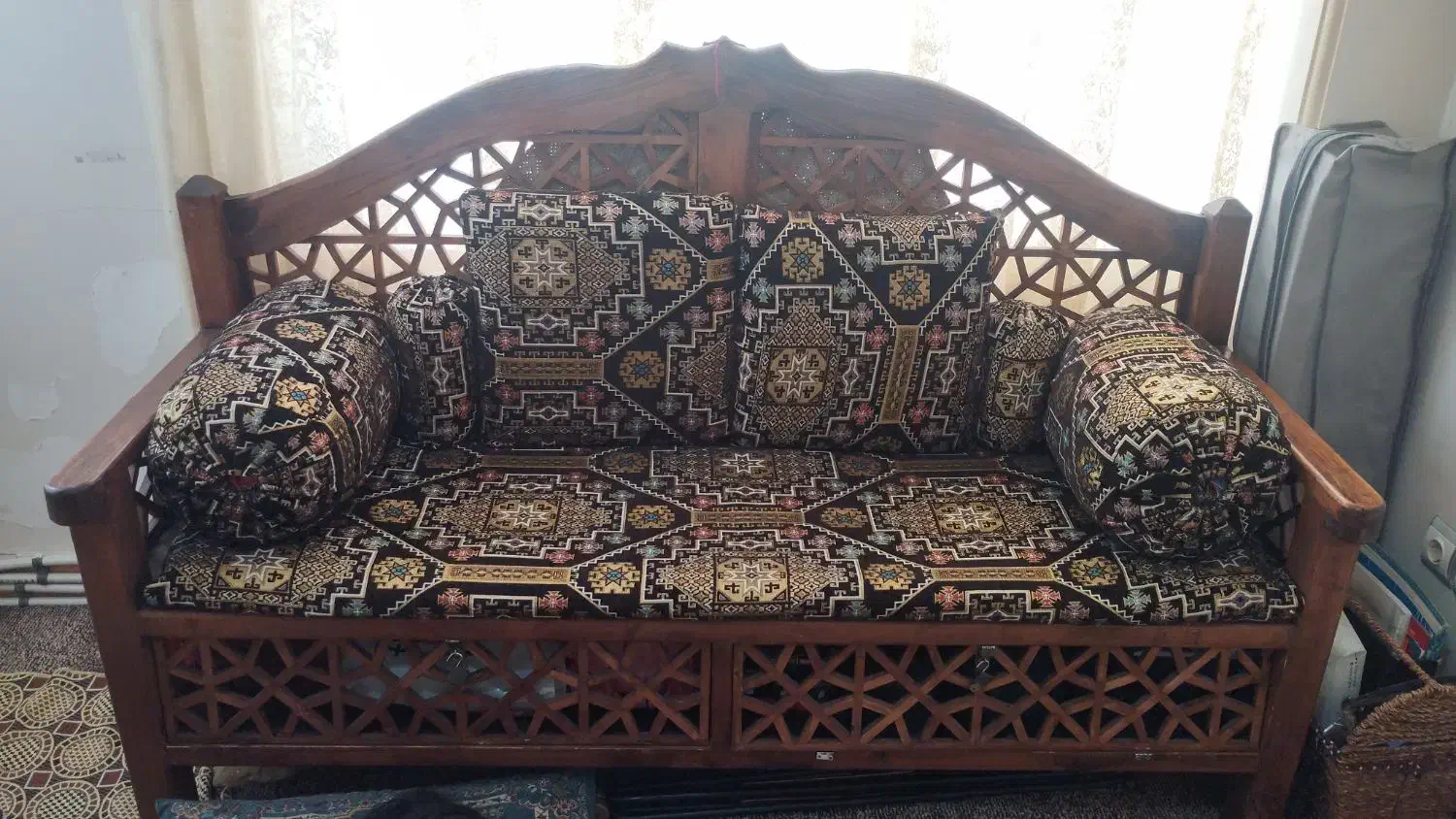 تخت و آینه سنتی|مبلمان خانگی و میز عسلی|قم, بنیاد|دیوار