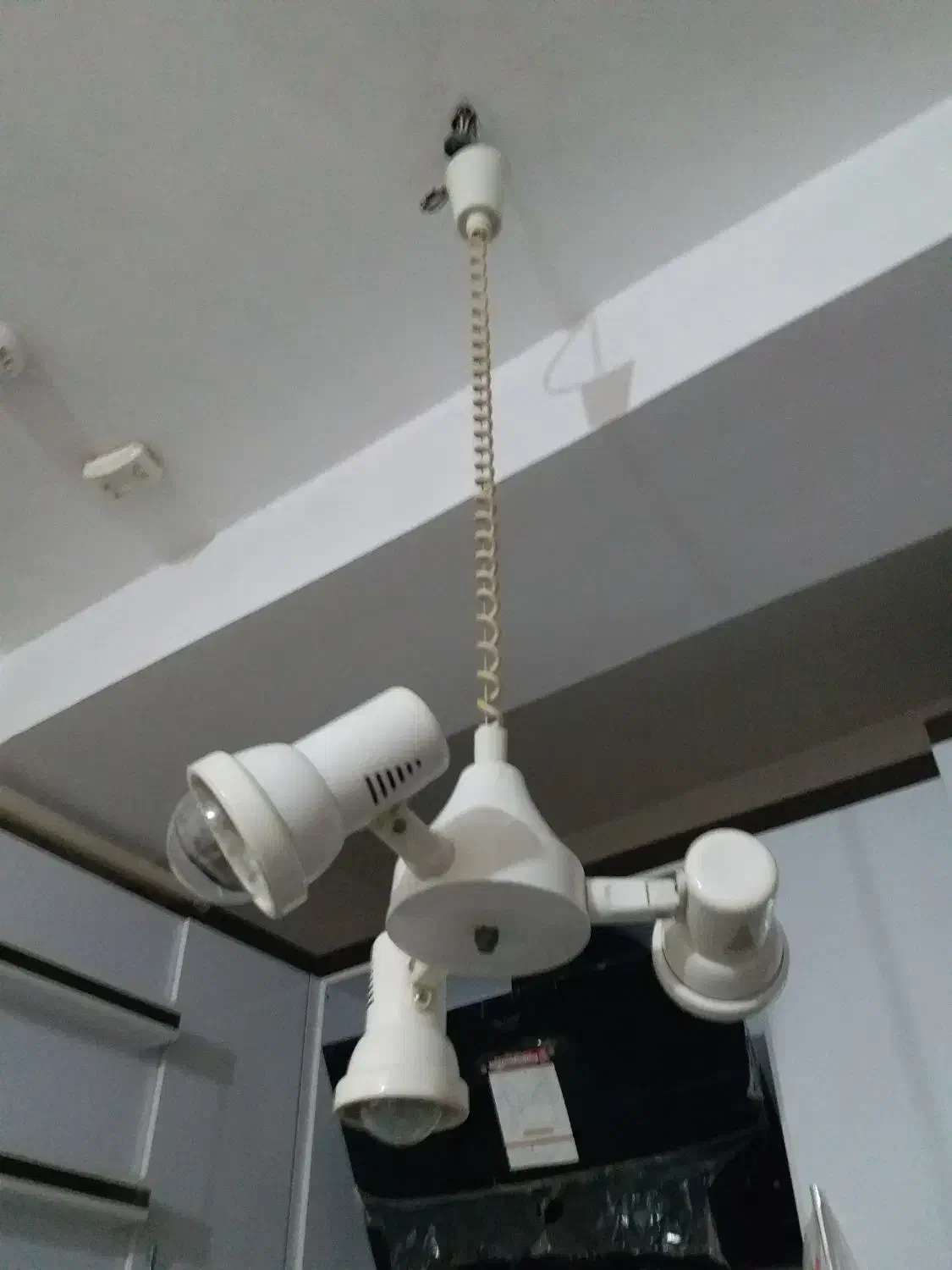 لوستر فلزی فنردار سه شاخه|لوستر و چراغ آویز|تبریز, |دیوار