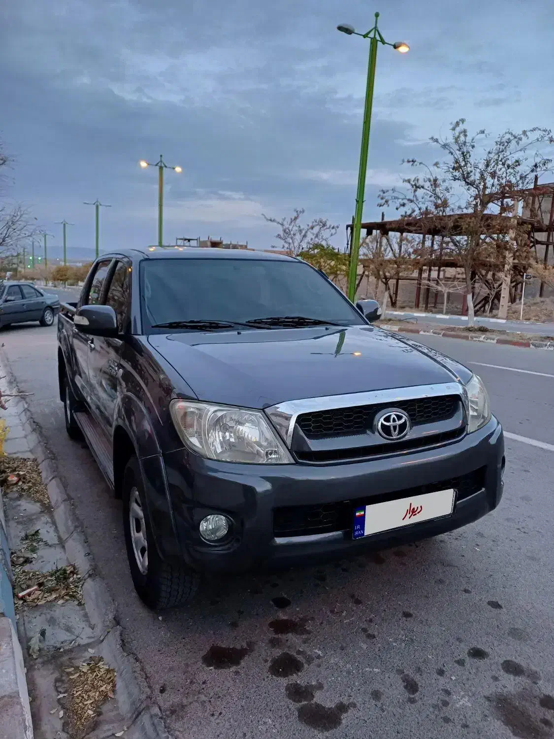 تویوتا هایلوکس ۲۰۱۰|خودرو سواری و وانت|مشهد, کوه سنگی|دیوار