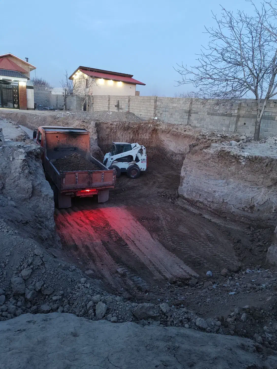 مینی بیل و بابکت و بیل مکانیکی|خدمات حمل و نقل|هشتگرد, شهرک سهیلیه|دیوار