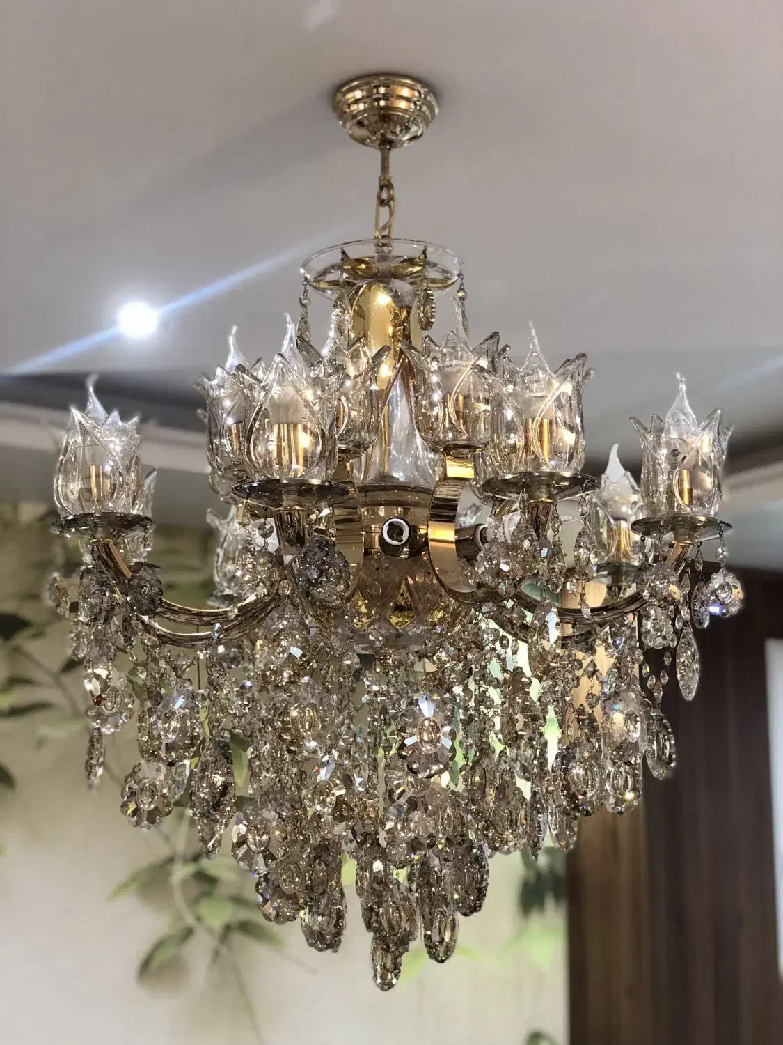 لوستر 6شاخه دوبل کریستال جنس بدنه برنج روکش آب طلا|لوستر و چراغ آویز|تهران, استاد معین|دیوار