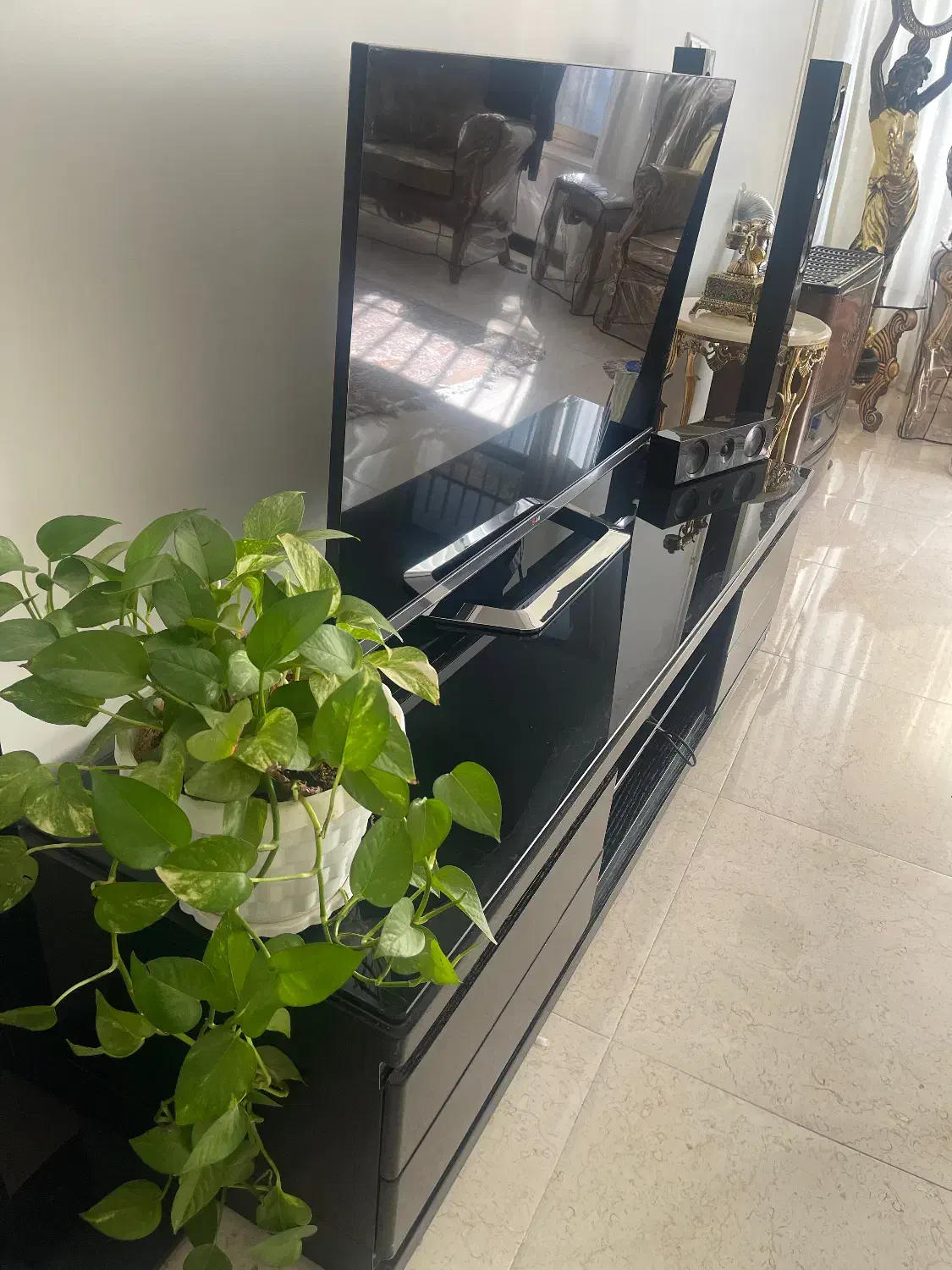 فروش میز تلوزیون وویترین نو وکاملا شیک|بوفه، ویترین، کنسول|شاهین‌شهر, مخابرات (شهید بهشتی)|دیوار