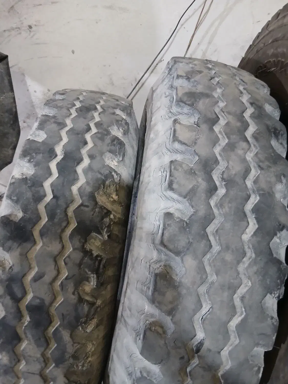 لاستیک ۱۰۰۰/۲۰ دنا سالم در حد ۵۰ درصد|قطعات یدکی و لوازم جانبی|بندر کنگان, |دیوار