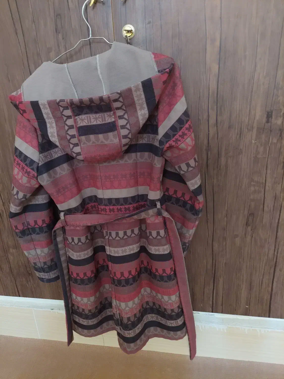 مانتو گرم کلاه دار|لباس|گلپایگان, |دیوار