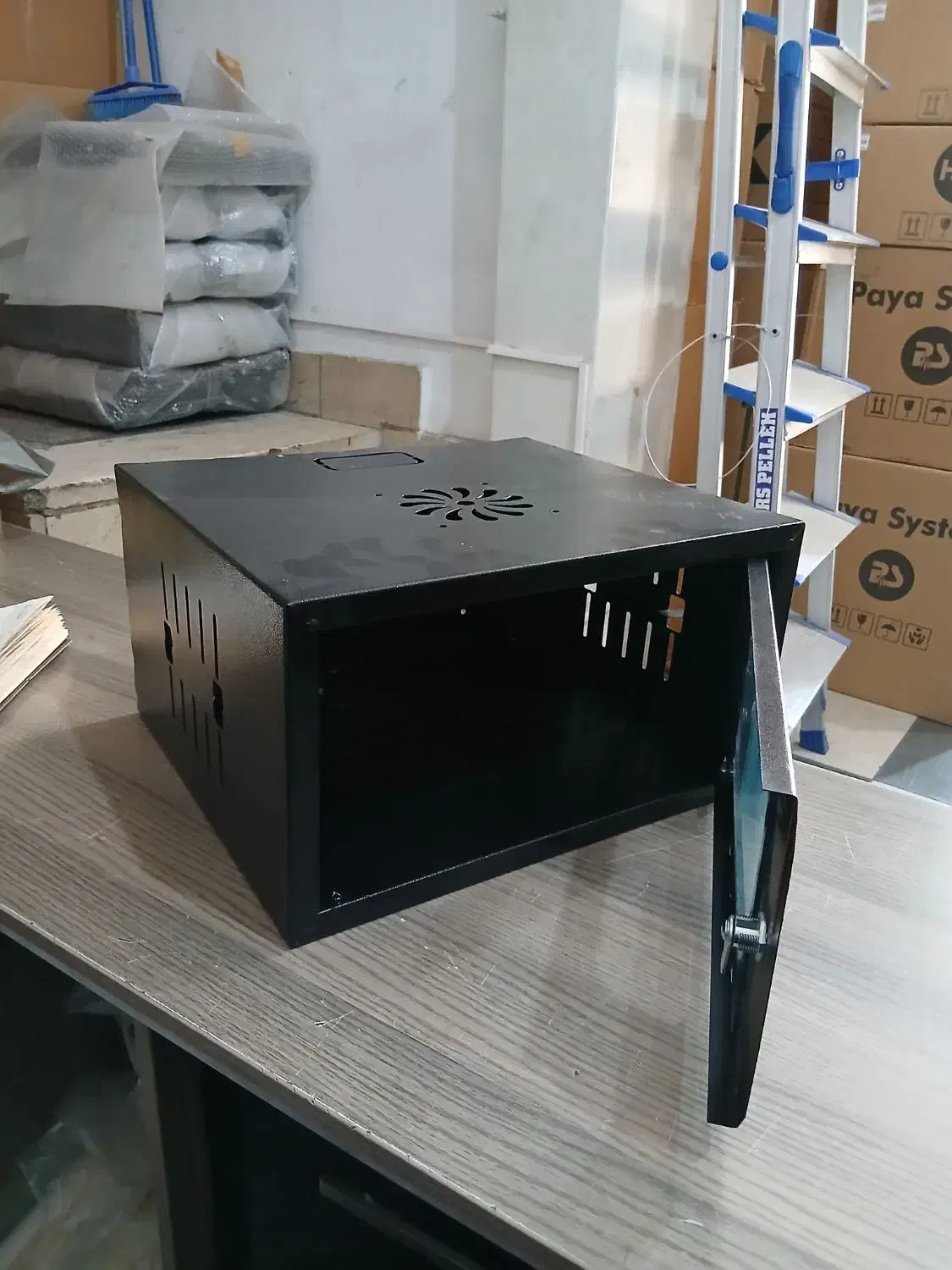 رک ۴ عمق ۴۰ عرض ۴۰ تولید انواع رک دیواری،ایستاده|مودم و تجهیزات شبکه|تهران, لاله زار|دیوار