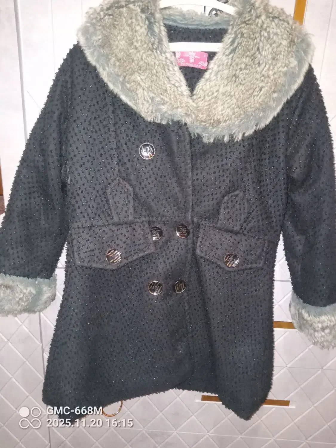 پالتو|لباس|الیگودرز, |دیوار