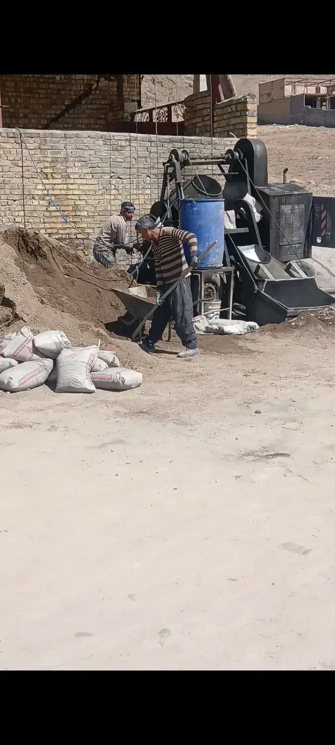 بتون ریزی با دستگاه خلاطه احسان بیات|خدمات پیشه و مهارت|ملایر, |دیوار