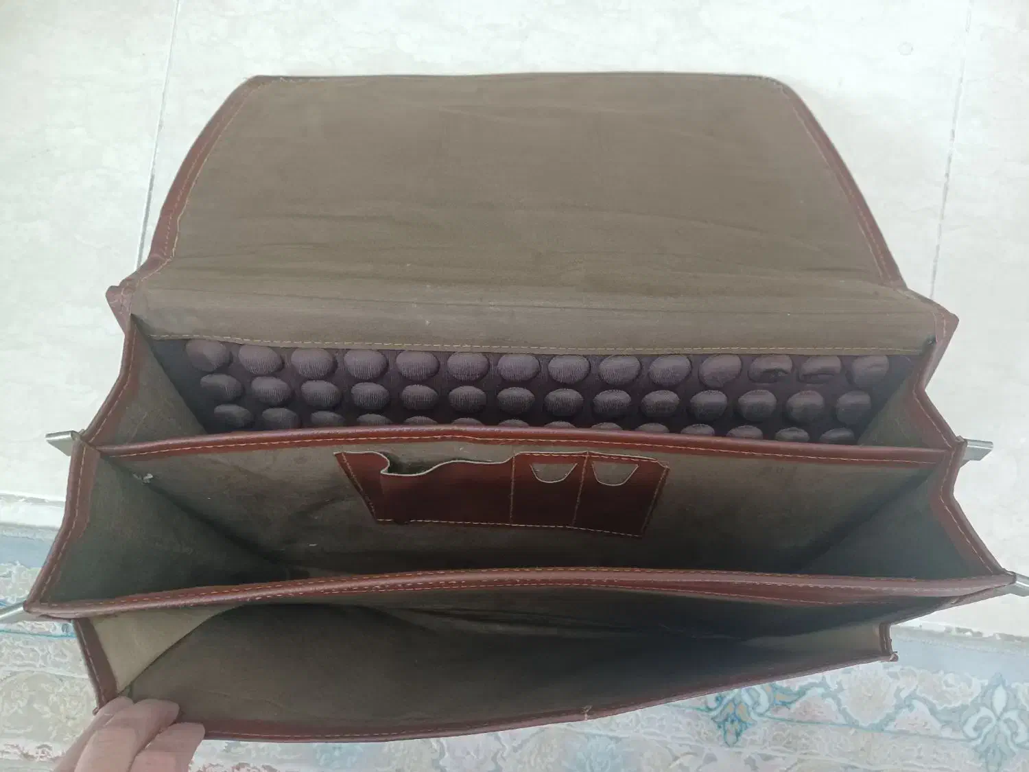 کیف دانشجویی|کیف، کفش، کمربند|قم, بنیاد|دیوار