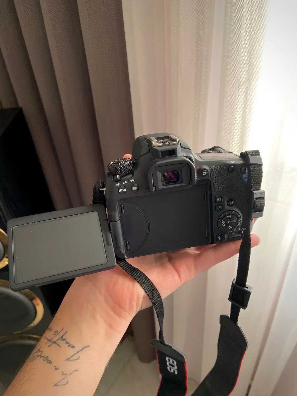 دوربین کنون 77D|دوربین عکاسی و فیلم‌برداری|تهران, علی‌آباد|دیوار