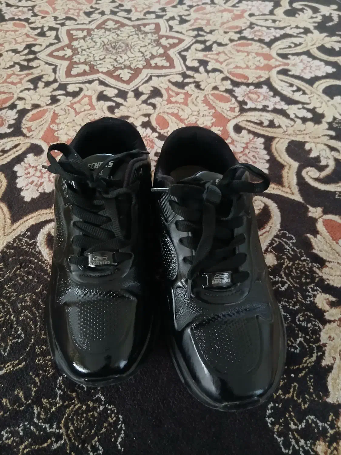 کتانی اسکیچرز ۶۰۰ هزارتومان|کیف، کفش، کمربند|پرند, فاز ۵|دیوار