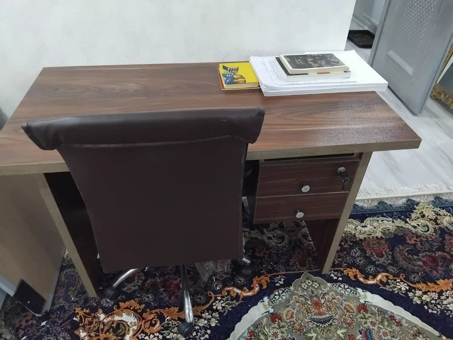 میز تحریر و صندلی|میز تحریر و کامپیوتر|زالیان, |دیوار